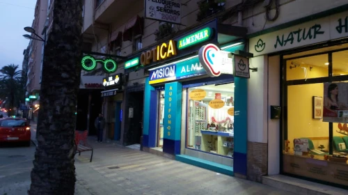 Almenar Ópticos Guía del Audífono