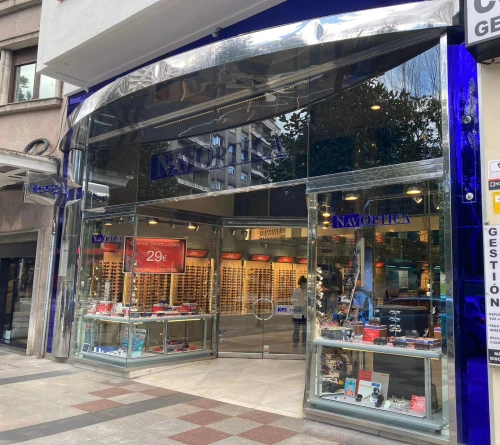 Navóptica Uria (Navarro Ópticos) Guía del Audífono