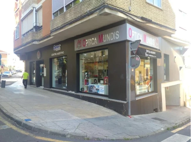 Aud�fonos en C�CERES, �ptica Mundis